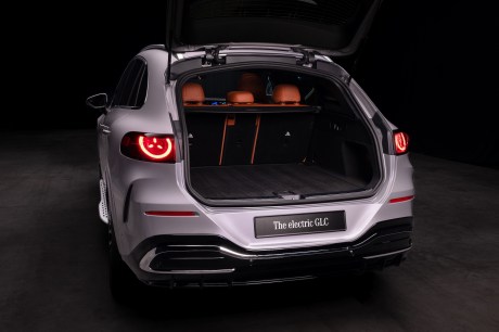 Mercedes-Benz GLC 400 4MATIC EQ électrique // Source : Mercedes-Benz