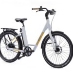 Poids léger, cadre en bambou et SAV prometteur : le nouveau vélo électrique de Möbius frappe fort