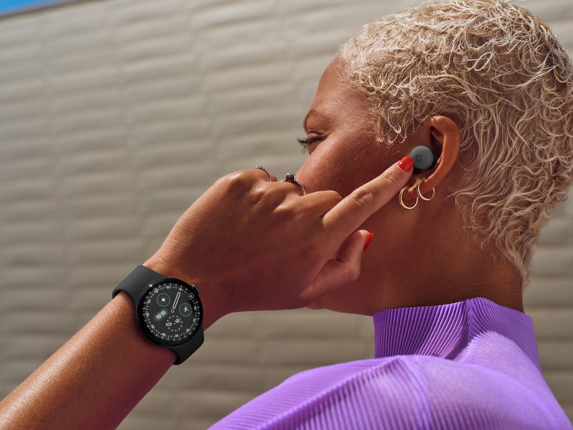 PixelBuds2a_Hazel_withwatch