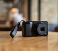 Voici le petit Ricoh GR IV // Source : Ricoh