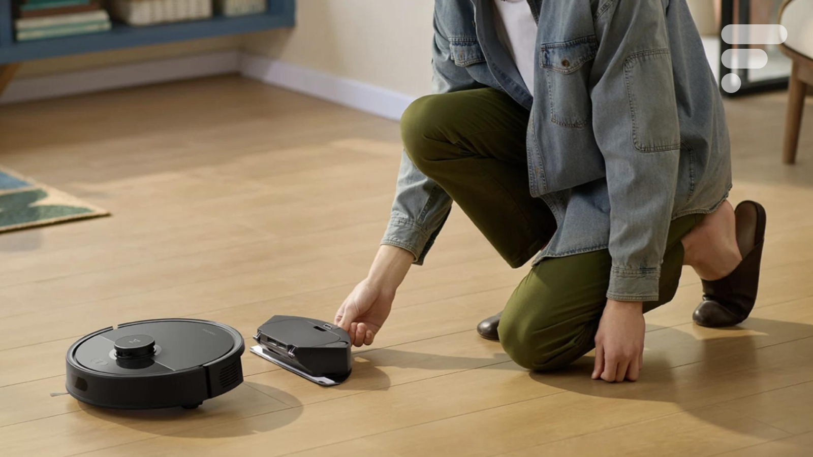 Ce robot aspirateur-laveur Roborock, accompagné de sa station de vidage, ne dépasse pas les...