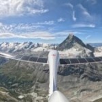 Cet avion électrique solaire bat un nouveau record et croise un avion de ligne