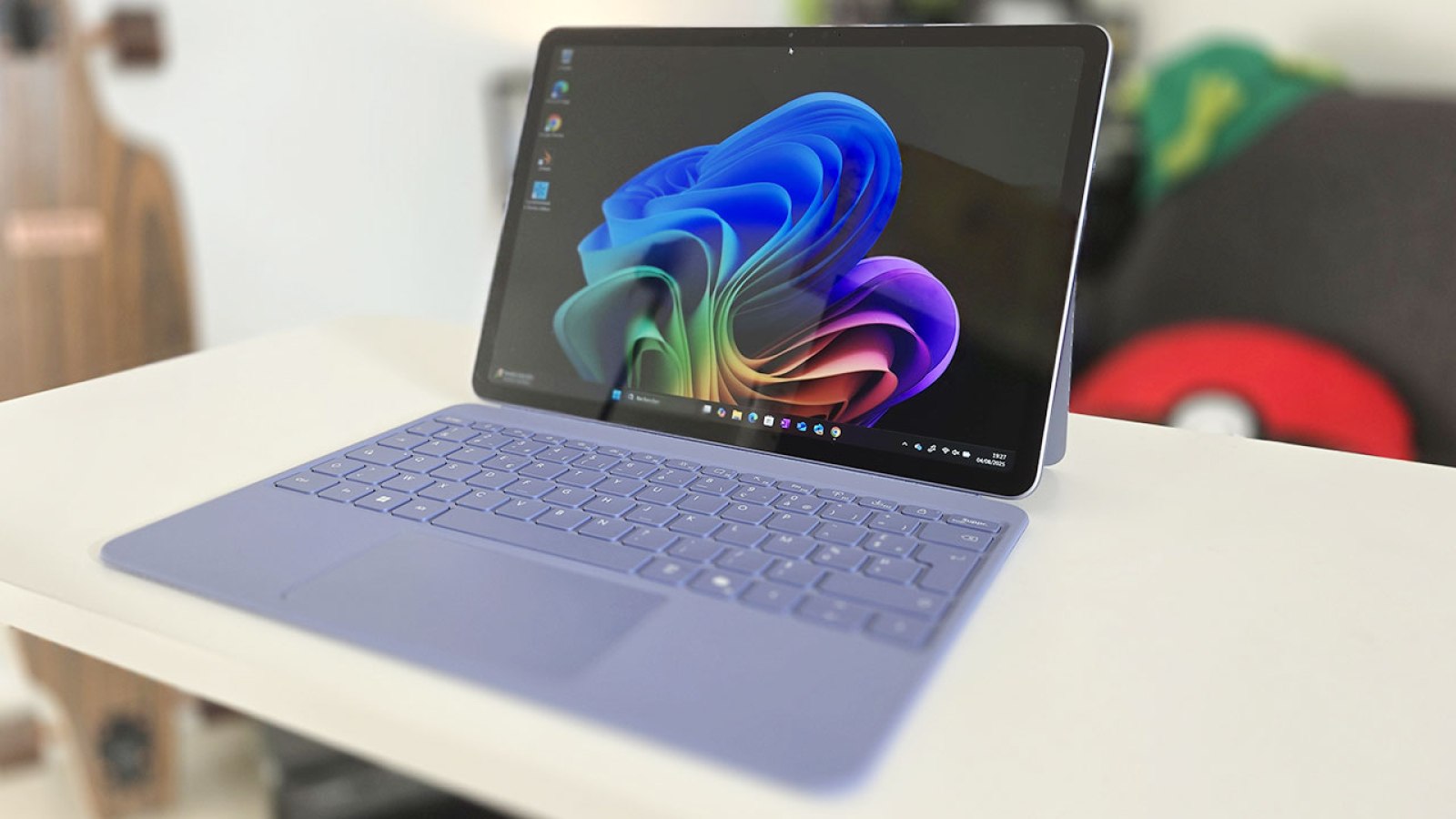 Tout en finesse, la Surface Pro 12 coÃ»te 350 â‚¬ de moins, avec clavier offert pour une...
