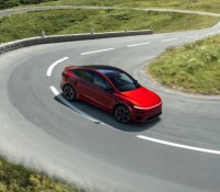 Tesla Model Y Performance (2025) // Source : Tesla
