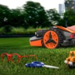 Amazon retire 400 € au robot tondeuse haut de gamme Worx Landroid Vision, qui utilise l’IA tout en s’occupant de 1300 m² de terrain