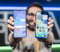 Apple iPhone Air (à droite) vs Samsung Galaxy S25 Edge // Source : Chloé Pertuis - Frandroid