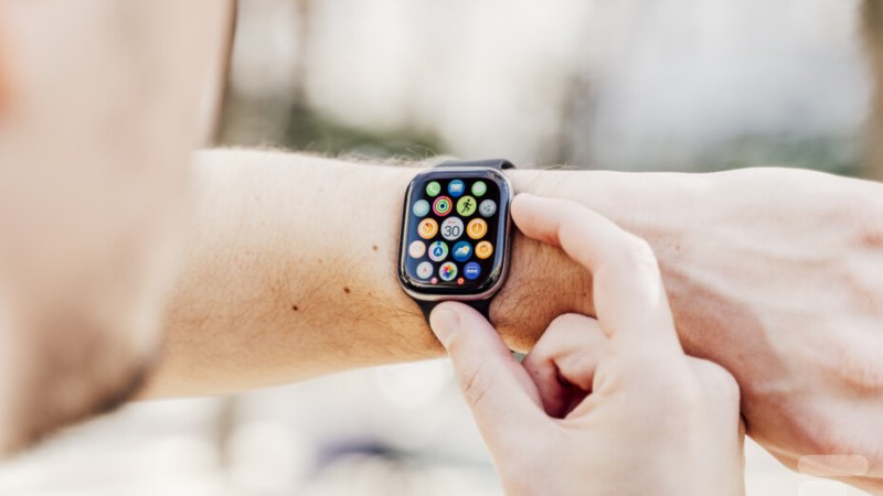 WhatsApp déploie enfin une vraie application Apple Watch : voici ce qu’elle change (et ce qui manque)