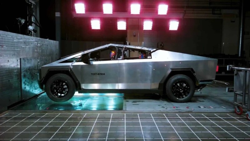 Cet ingénieur Tesla explique pourquoi le constructeur abandonne la recharge sans fil pour le Cybertruck