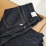 Decathlon dégaine un jean technique pour vélo abordable, très pratique et avec du style
