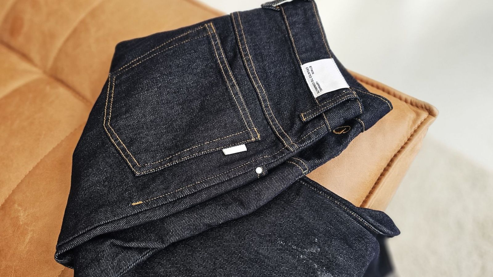 Decathlon dÃ©gaine un jean technique pour vÃ©lo abordable, trÃ¨s pratique et avec du style