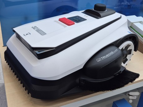 Ecovacs concept 2