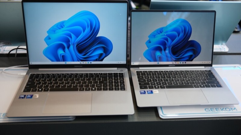 On a vu les premiers PC portables de Geekom et on a des doutes