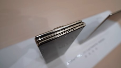 Prise en main Huawei Mate XTs // Source : Frandroid