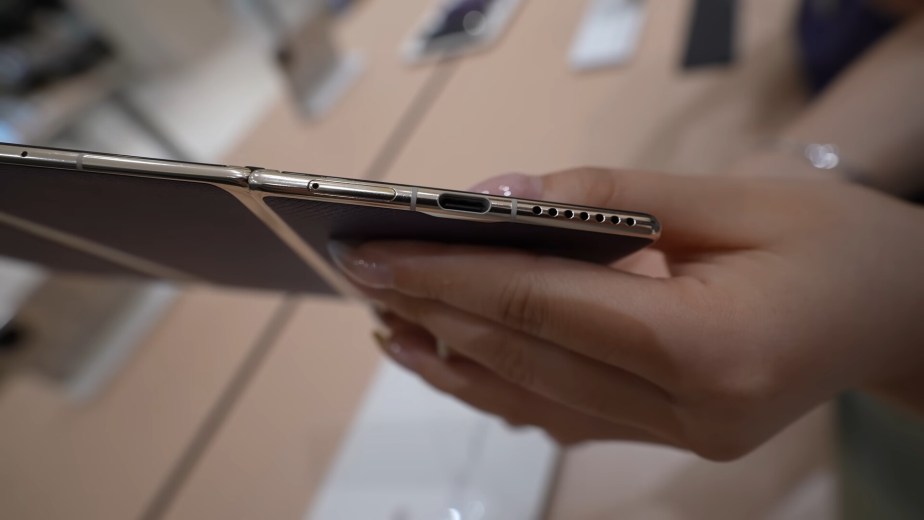 Prise en main Huawei Mate XTs // Source : Frandroid