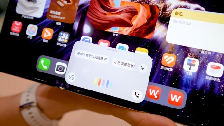 Prise en main Huawei Mate XTs // Source : Frandroid
