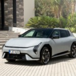 On a essayé la Kia EV4 et elle a de sérieux arguments pour inquiéter la Tesla Model 3