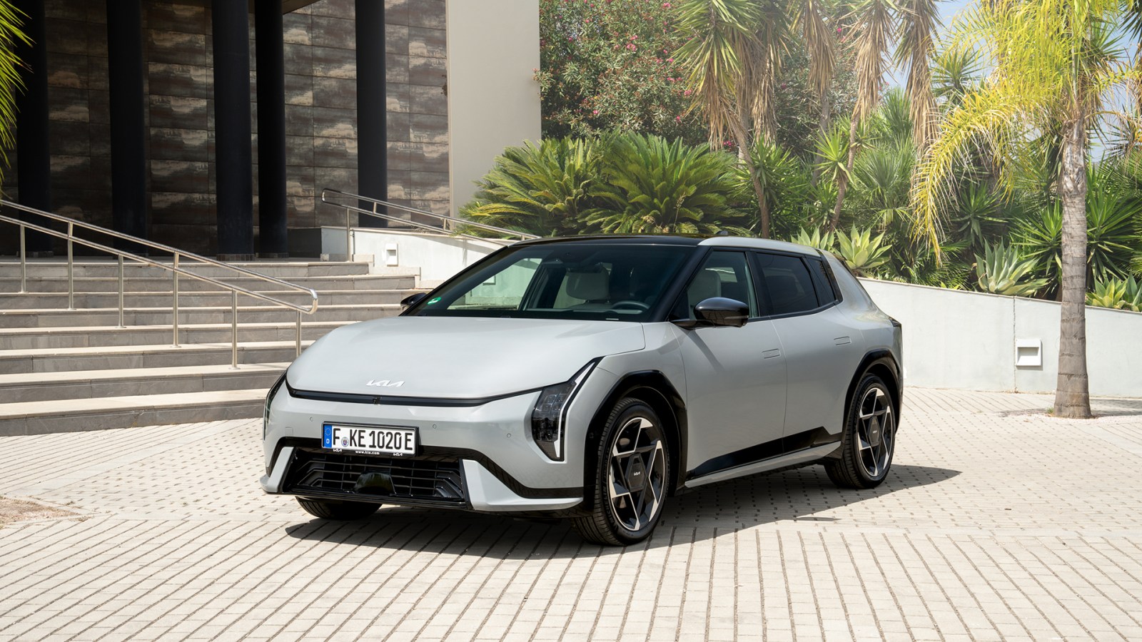 On a essayÃ© la Kia EV4 et elle a de sÃ©rieux arguments pour inquiÃ©ter la Tesla Model 3