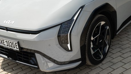 kia-ev4-gt-line-wolf-gray-static-digital-1920x1080-007