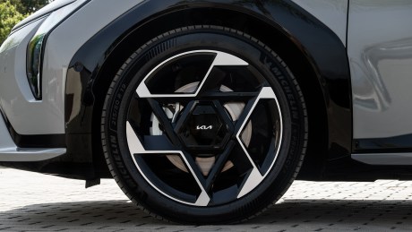 kia-ev4-gt-line-wolf-gray-static-digital-1920x1080-008