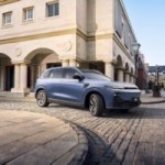 Le Peugeot 3008 a un nouveau concurrent : voici les prix compétitifs du Leapmotor B10, une voiture électrique chinoise vendue par Stellantis