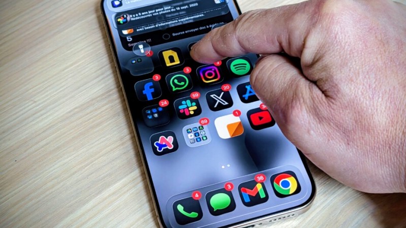 Le Liquid Glass d’iOS 26 rend l’iPhone moins lisible et plus lent pour certains ?