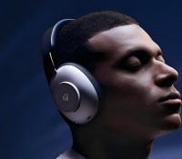 Kylian Mbappé avec le casque Loewe Leo // Source : Loewe