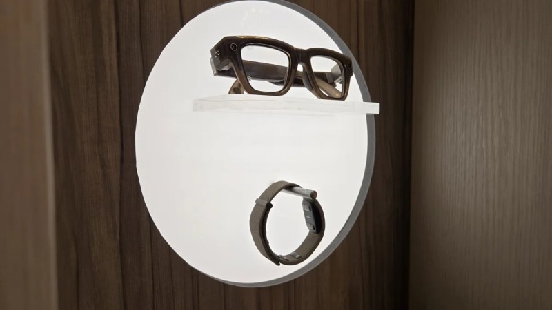 Les Meta Ray-Ban Display n’arriveront pas en France tout de suite… et peut-être pas du tout