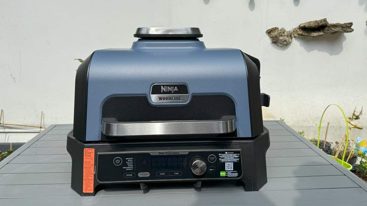 Image J’ai testé le Ninja Woodfire Pro Connect XL, un barbecue connecté qui veut tout faire (et qui le fait bien)