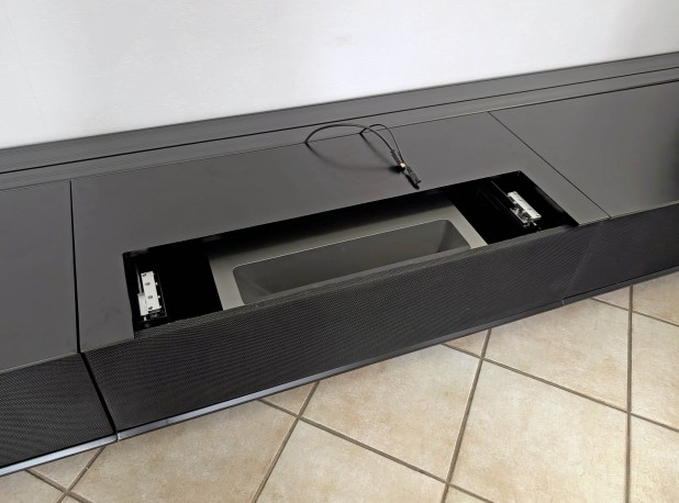 Nothing Projector Meuble TV Laser Shore // Source : Sylvain Pichot - Frandroid