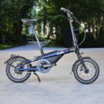 On a testé l’O2feel JIM, un vélo électrique ultra compact qui se recharge en USB-C