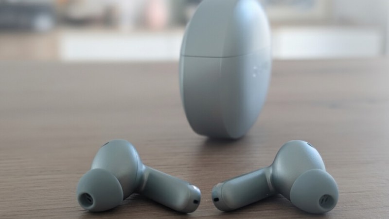 On a essayé les OnePlus Buds 4 : des écouteurs très équilibrés au design discutable