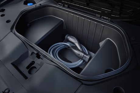 BMW iX3 (2025) // Source : BMW