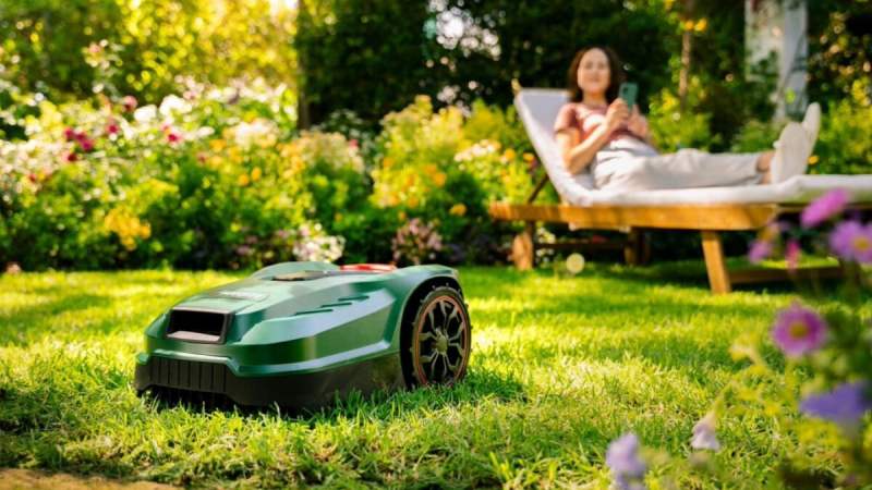 Pour les petits jardins, ce robot tondeuse Lidl à prix cassé est l’alternative parfaite aux modèles haut de gamme