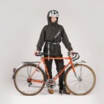 Cette combinaison vélo vous protège intégralement de la pluie : voici la bonne idée de Pignon