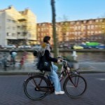 Le port obligatoire du casque pour les adultes à vélo électrique : petit à petit, l’idée est de plus en plus acceptée aux Pays-Bas
