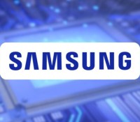 Logo Samsung sur un fond représentant un circuit imprimé // Source : Montage Frandroid