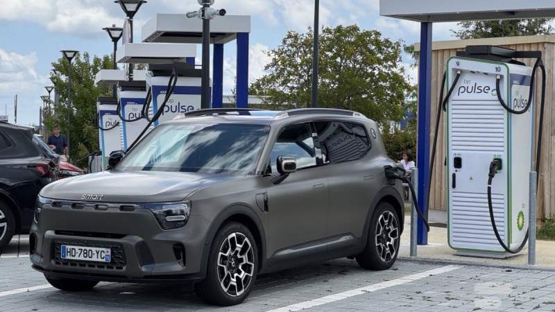 Une « loterie » : la jungle des prix de la recharge des voitures électriques dénoncée par cette étude