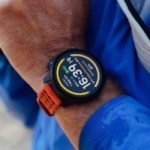 Vertical 2 : Suunto lance sa nouvelle montre d’aventure de référence avec lampe torche et un écran plus lumineux, tout en conservant une excellente autonomie