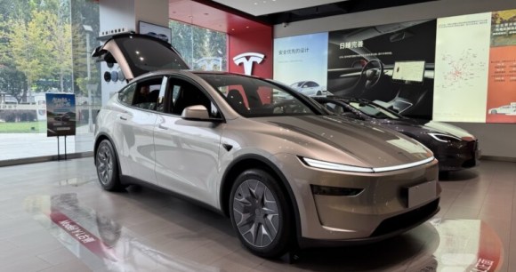 Tesla Model Y L // Source : Vincent Sergère pour Frandroid Tesla Model Y L // Source : Vincent Sergère pour Frandroid