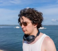 Le Bose QuietComfort Ultra 2 est agréable à porter au cou