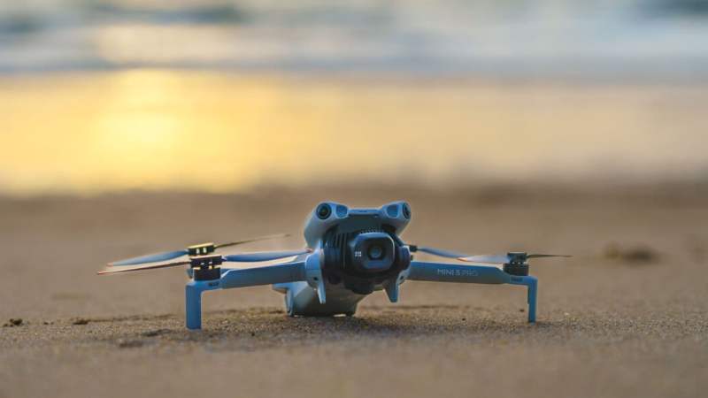 DJI Mini 5 Pro&nbsp;: le drone de voyage idéal profite d’une baisse de 160&nbsp;€ sur Amazon