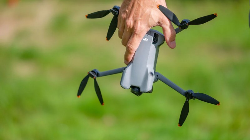 On a trouvé l&rsquo;outil parfait pour vos vidéos de vacances&nbsp;: le DJI Mini 5 Pro est à prix cassé