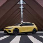 Renault et Peugeot dans le viseur : la Leapmotor B05 arrive en Europe avec des arguments massifs