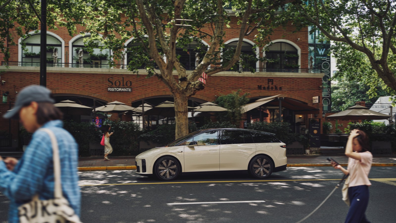 Cette voiture Ã©lectrique rend les monospaces glamour avec sa recharge ultra-rapide et ses...