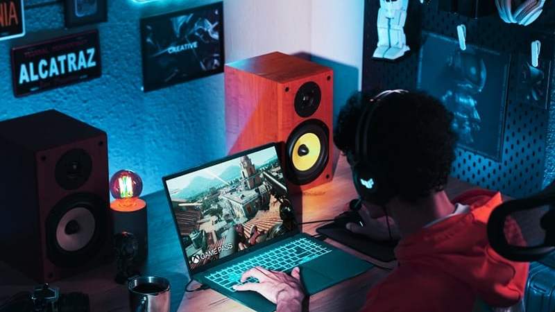 Amazon retire 320&nbsp;€ sur l’Asus V16, un laptop qui combine Intel Core 7, RTX 5060 et écran 144 Hz
