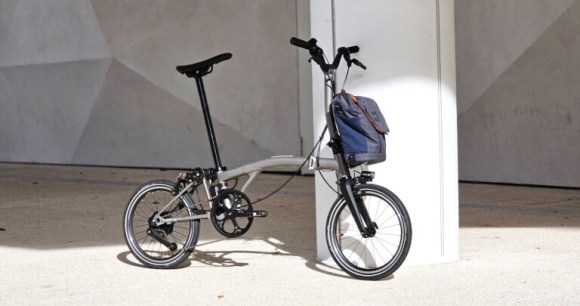 Le vélo pliant électrique Brompton T line. // Source : M. Lauraux pour Frandroid