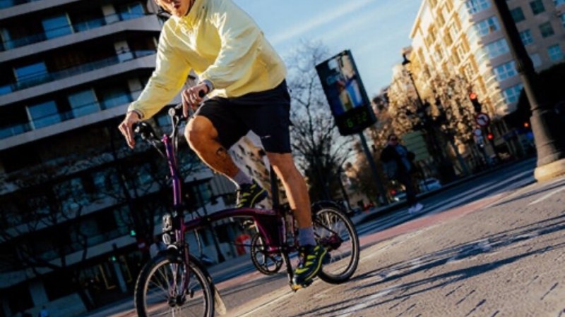 Plus confort et plus connecté : ce « nouveau » vélo électrique pliant de Brompton se paie de belles améliorations