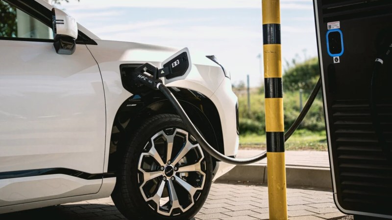 Factures multipliées par 10 aux bornes : le scandale de la recharge électrique dénoncé par Que Choisir
