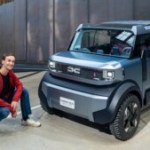 Je suis monté à bord du Dacia Hipster : pourquoi cette voiture électrique ultra abordable me séduit autant qu’elle m’interroge