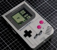 Natalie The Nerd a transformé le set LEGO Game Boy pour en faire une console fonctionnelle